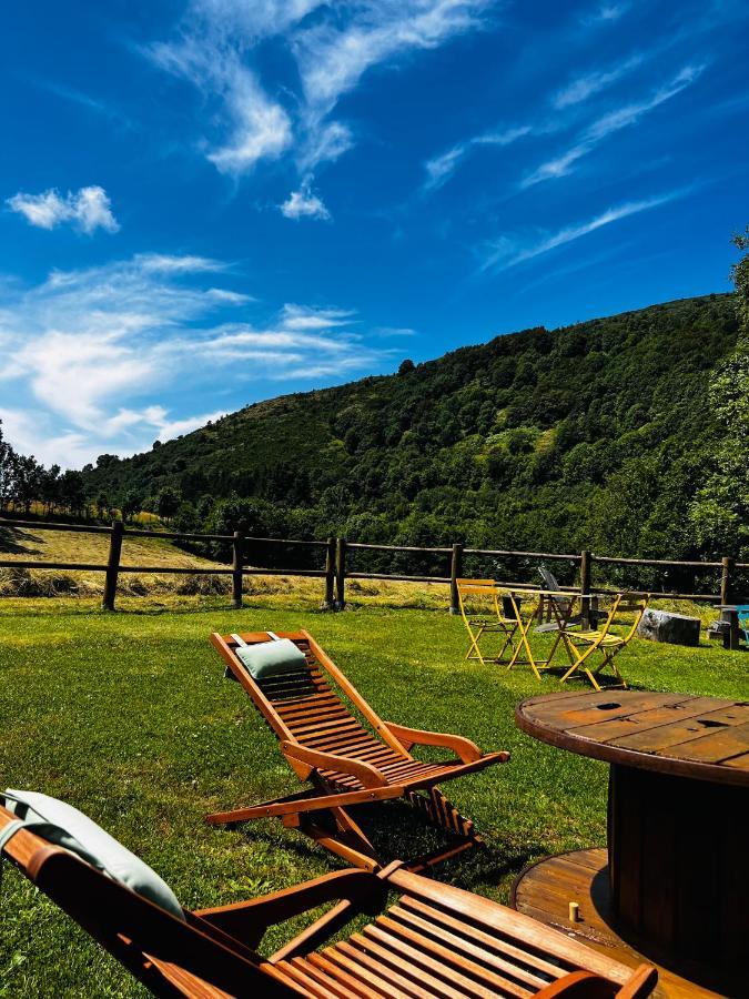 L'Escoundillou Hotell Saint-Jacques-des-Blats Exteriör bild