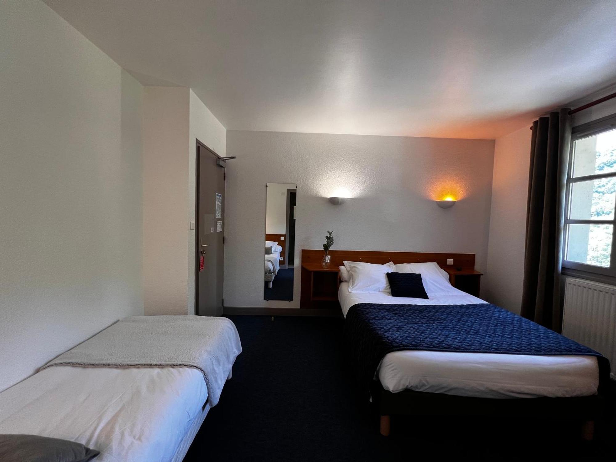 L'Escoundillou Hotell Saint-Jacques-des-Blats Exteriör bild