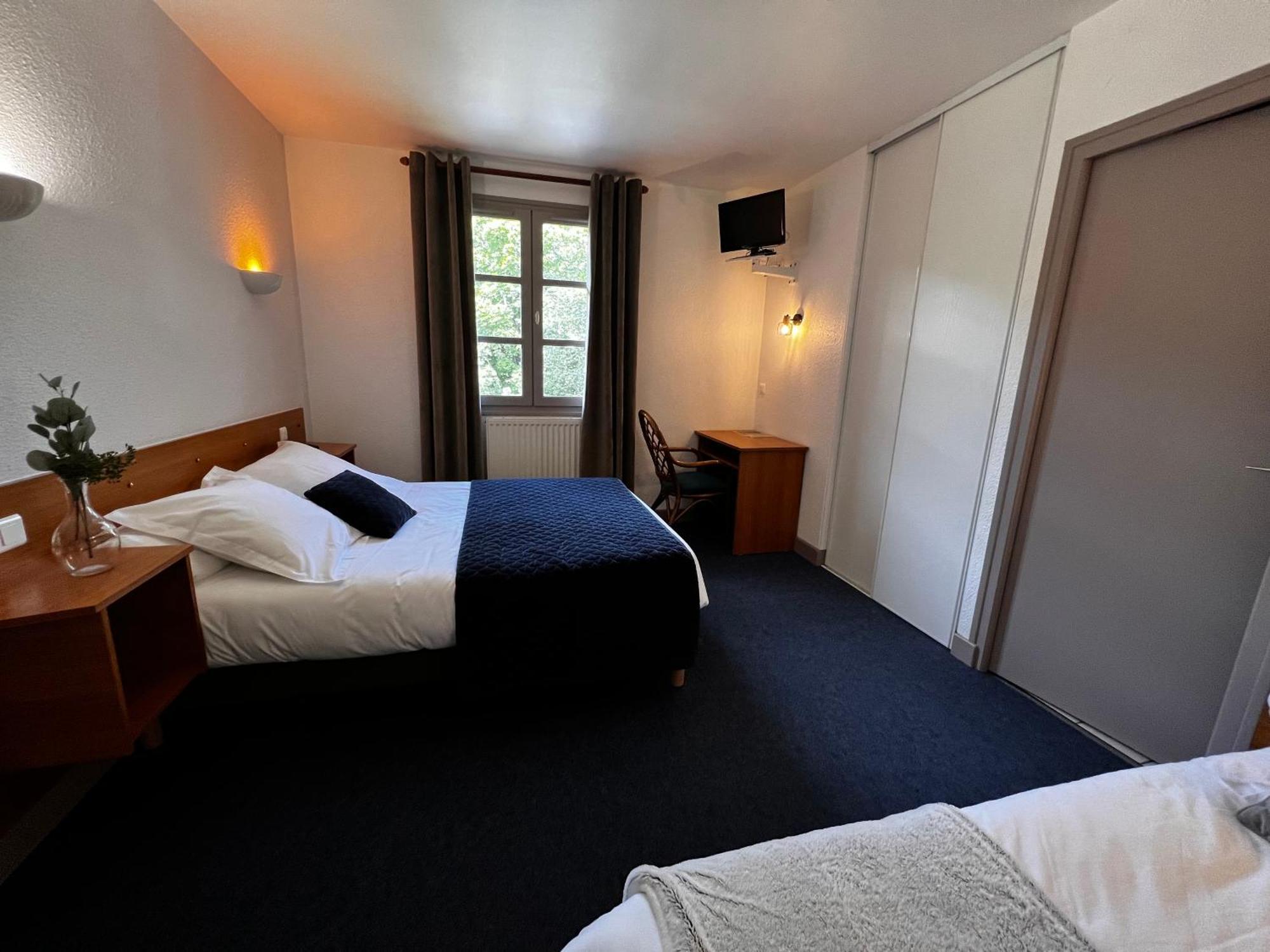 L'Escoundillou Hotell Saint-Jacques-des-Blats Exteriör bild
