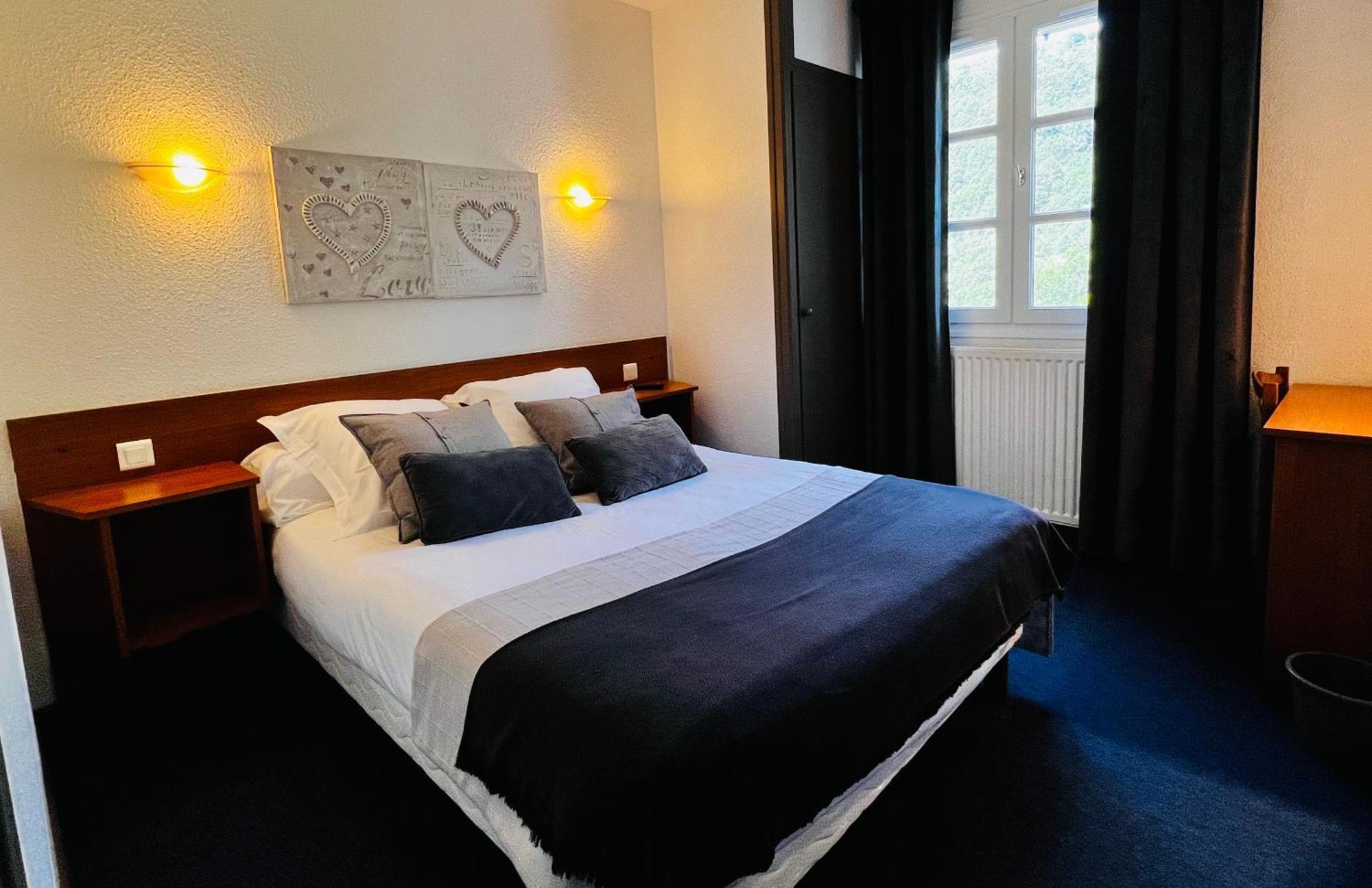 L'Escoundillou Hotell Saint-Jacques-des-Blats Exteriör bild