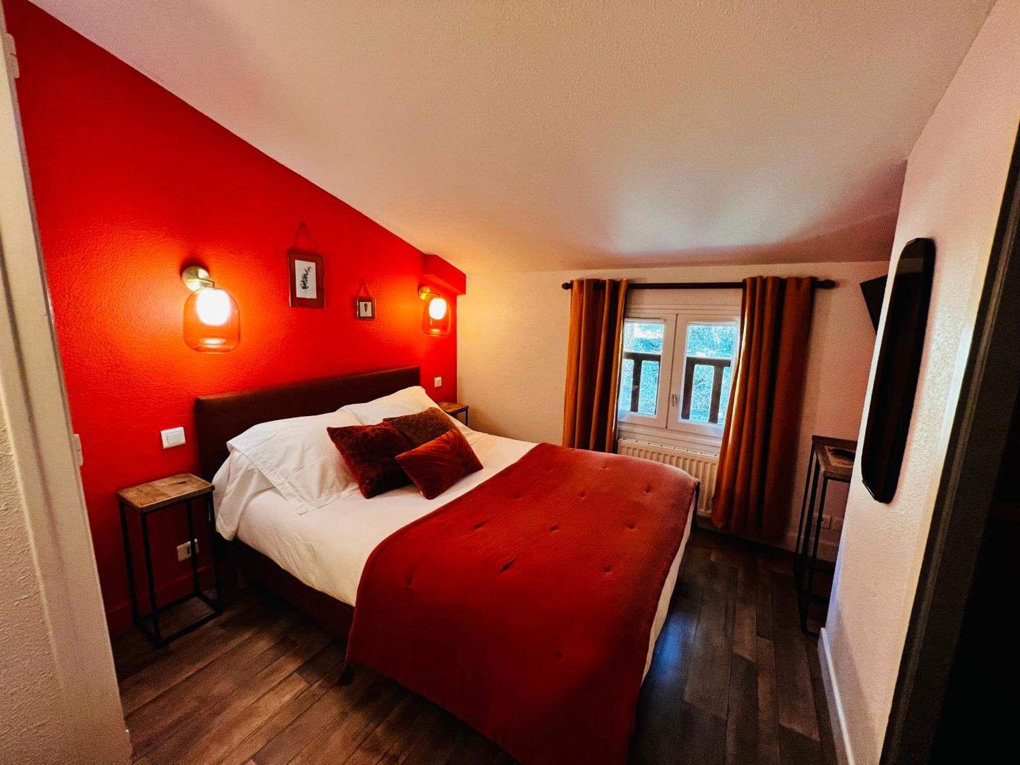 L'Escoundillou Hotell Saint-Jacques-des-Blats Exteriör bild