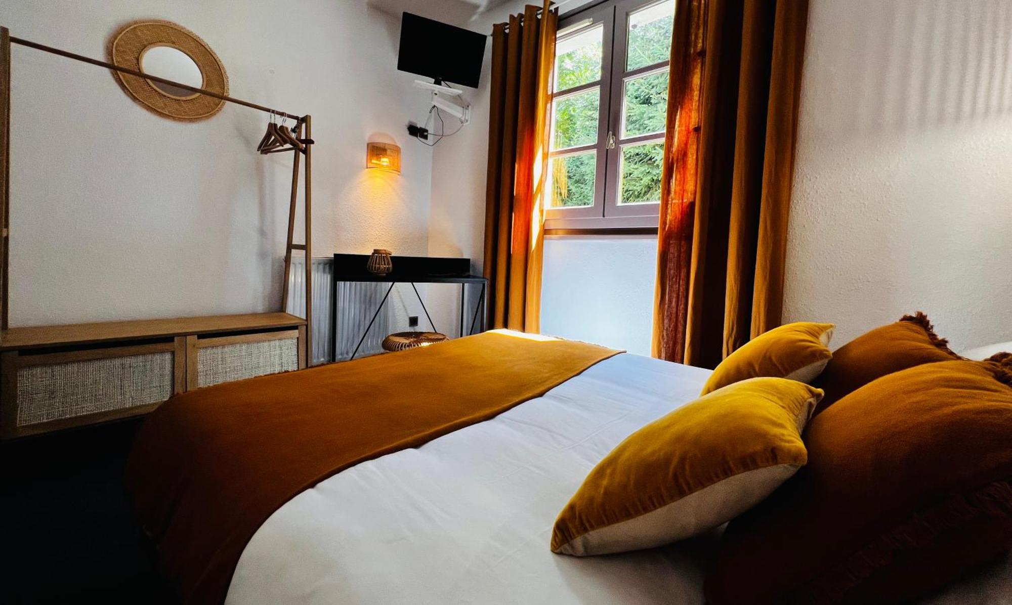 L'Escoundillou Hotell Saint-Jacques-des-Blats Exteriör bild