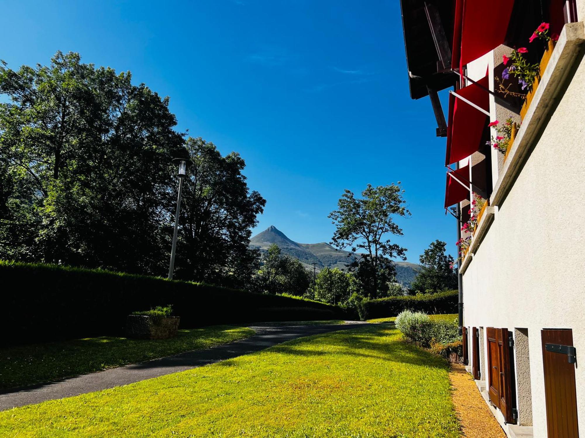 L'Escoundillou Hotell Saint-Jacques-des-Blats Exteriör bild