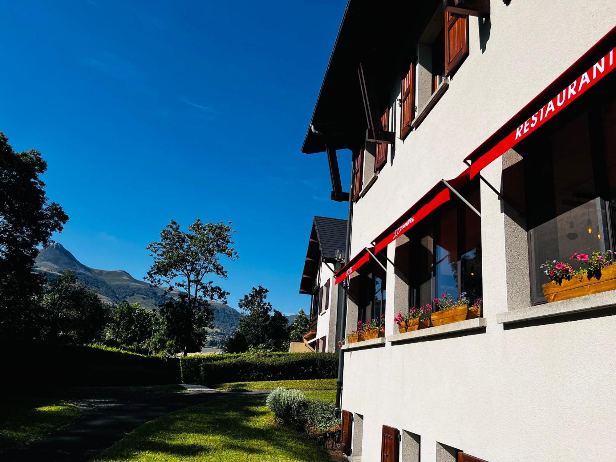 L'Escoundillou Hotell Saint-Jacques-des-Blats Exteriör bild