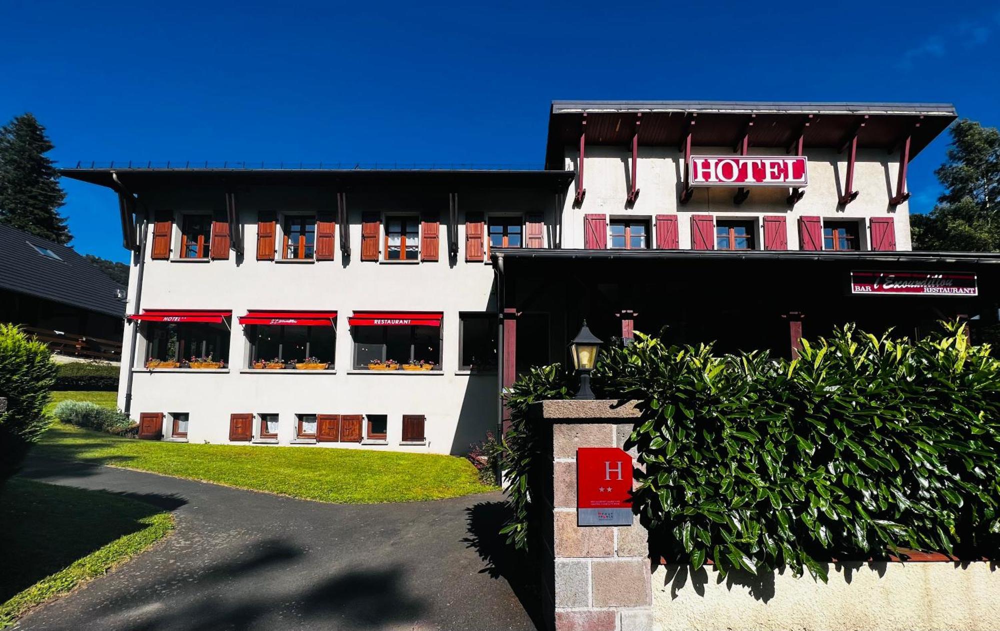 L'Escoundillou Hotell Saint-Jacques-des-Blats Exteriör bild