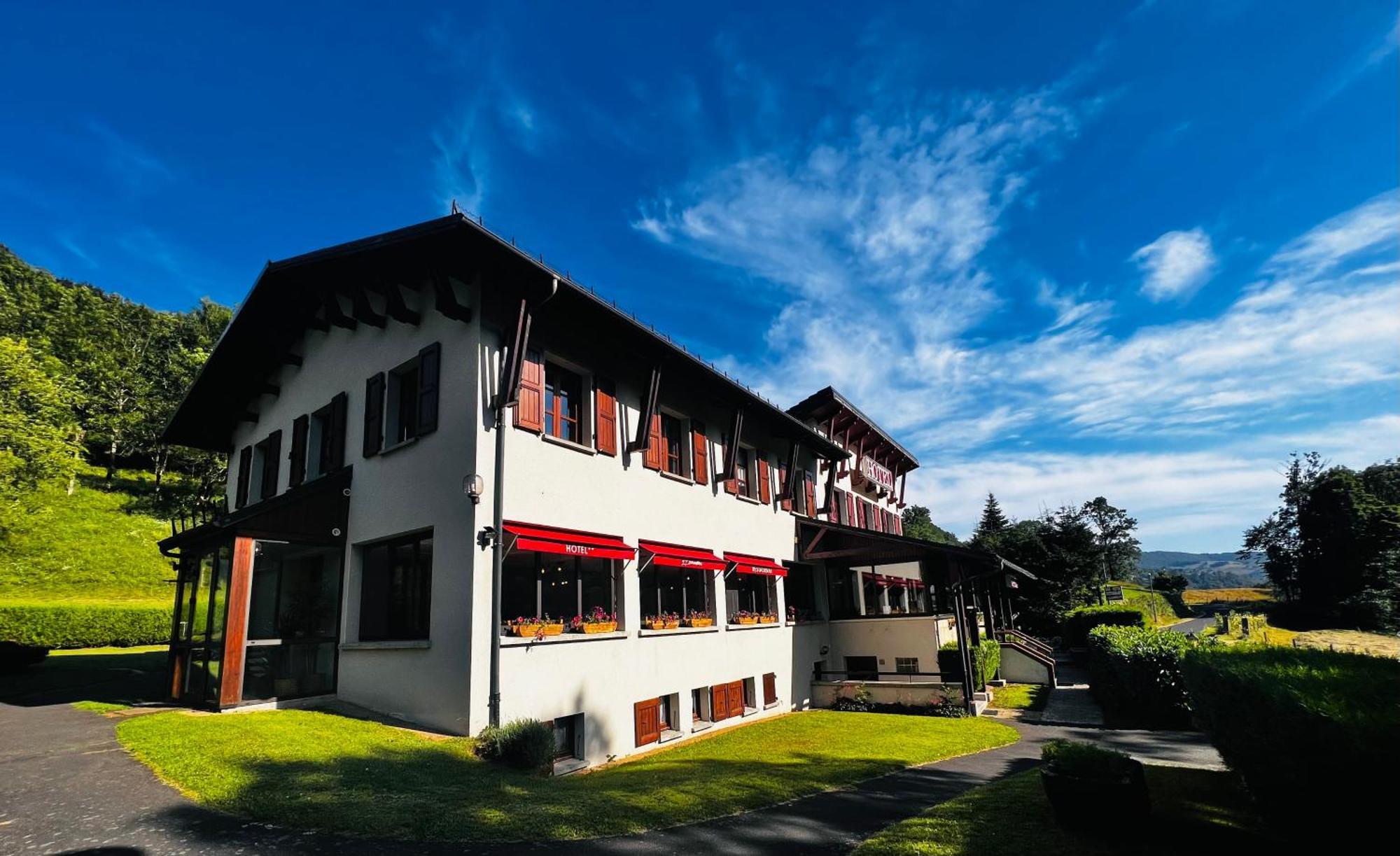 L'Escoundillou Hotell Saint-Jacques-des-Blats Exteriör bild