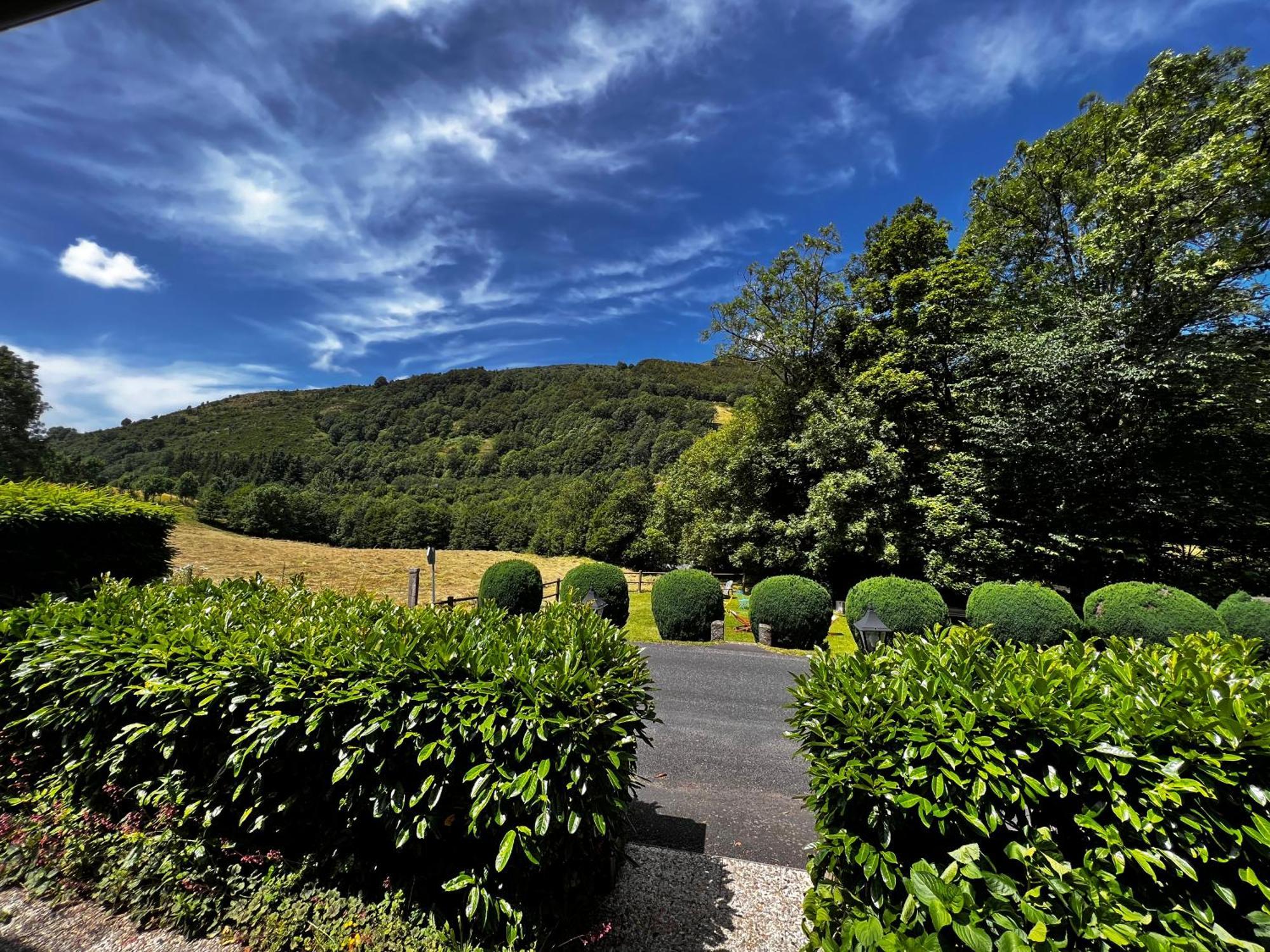 L'Escoundillou Hotell Saint-Jacques-des-Blats Exteriör bild